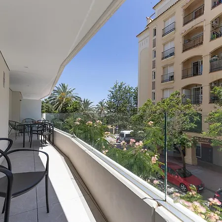 Stylish 2 Bedroom In Old Town
